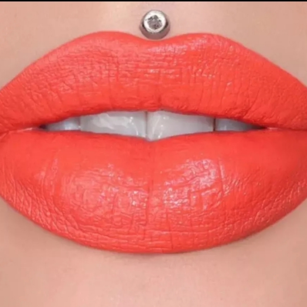 Jeffree Star Velvet Trap Lipstick - Orange Prick - Picture 5 of 5